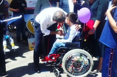 Cuore Amico, festa in piazza Duomo: benedizione di Mons. Seccia e consegna delle auto attrezzate - Corriere Salentino