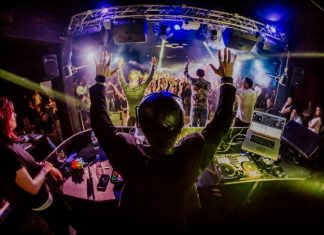 Movida: fiesta latina