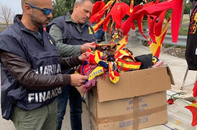 Maglie, sciarpe e gadget del Lecce contraffatti, scatta il sequestro prima della partita: due denunce - Corriere Salentino