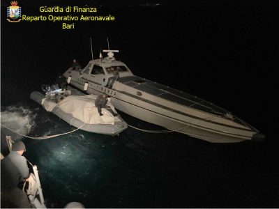 Sul gommone oltre 1.500 chili di marijuana: in manette due scafisti - Corriere Salentino