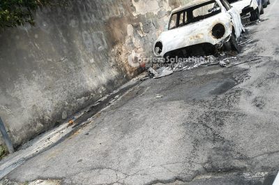 Notte "rovente", due auto avvolte dalle fiamme: distrutta una Mini, danneggiata una Punto - Corriere Salentino