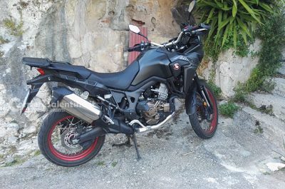 Urta un'auto e cade sull'asfalto, motociclista finisce in ospedale con "codice rosso" - Corriere Salentino