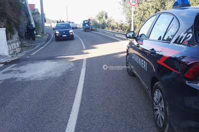 Urta un'auto e cade sull'asfalto, motociclista finisce in ospedale con "codice rosso" - Corriere Salentino