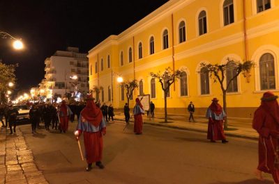I «Mai» in processione: i riti della notte del Venerdì Santo a Gallipoli - Corriere Salentino