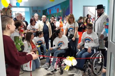 Ospedale di Scorrano, in Pediatria le luci e i colori della festa incantano i bambini - Corriere Salentino