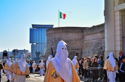 I «Mai» in processione: i riti della notte del Venerdì Santo a Gallipoli - Corriere Salentino