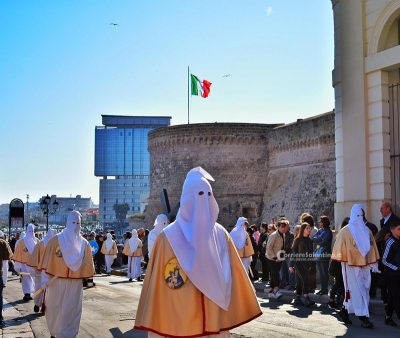 I «Mai» in processione: i riti della notte del Venerdì Santo a Gallipoli - Corriere Salentino