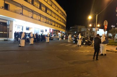 I «Mai» in processione: i riti della notte del Venerdì Santo a Gallipoli - Corriere Salentino