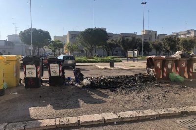 Raid incendiario nel rione San Pio, alle fiamme i cassonetti della raccolta differenziata - Corriere Salentino