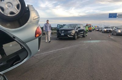 Schianto in tangenziale, un'auto si ribalta: disagi alla circolazione - Corriere Salentino