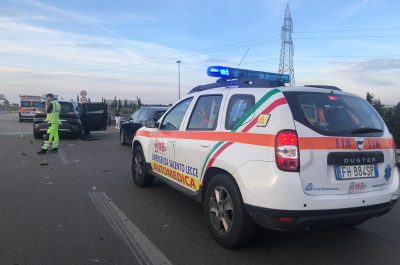 Schianto in tangenziale, un'auto si ribalta: disagi alla circolazione - Corriere Salentino