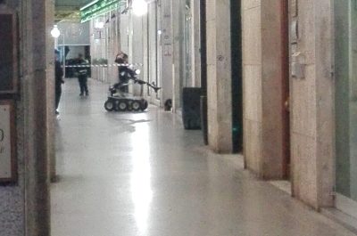 Ennesimo allarme bomba in città, valigia sospetta sotto la Galleria Mazzini: dentro c'erano rifiuti - Corriere Salentino