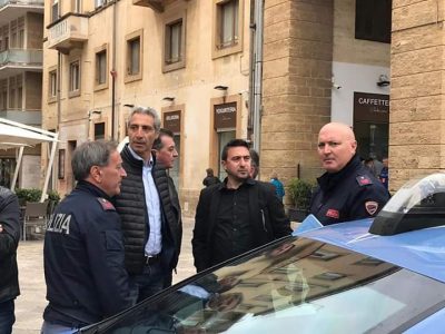 Leghisti aggrediti in Piazza Sant’Oronzo: devastato il gazebo, ferita una minorenne - Corriere Salentino