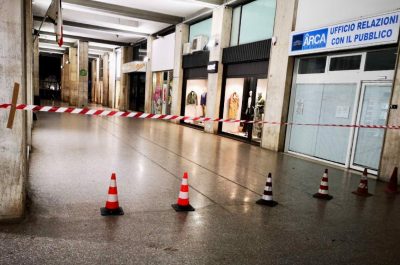 Ennesimo allarme bomba in città, valigia sospetta sotto la Galleria Mazzini: dentro c'erano rifiuti - Corriere Salentino