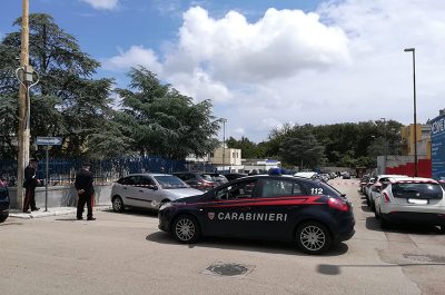 Zaino sospetto nei pressi della scuola, scatta l'allarme bomba a Maglie: evacuato l'istituto - Corriere Salentino