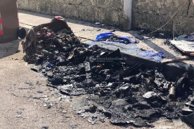 Nuovo raid contro i carrellati per la raccolta differenziata, fiamme nella zona 167 di Lecce - Corriere Salentino