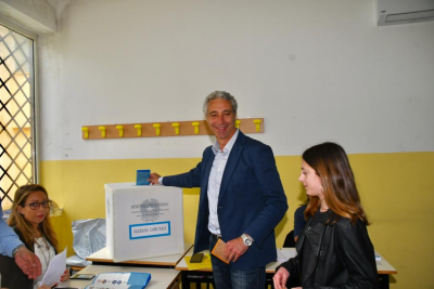 Affluenza alta, il clima aiuta: a Lecce 59,27%, vicina al 40% la provincia leccese. Le immagini dei candidati al voto - Corriere Salentino