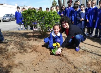 “Il mare di tutti”, Maria De Giovanni incontra i bambini della scuola di Caprarica