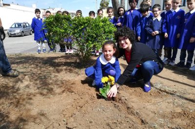 "Il mare di tutti", Maria De Giovanni incontra i bambini della scuola di Caprarica - Corriere Salentino