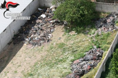 Dal terreno affiorano rifiuti alle porte di Lecce: sequestro e cinque denunce - Corriere Salentino