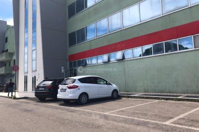 Esplode distributore automatico durante l'allestimento del negozio, grave 23enne - Corriere Salentino