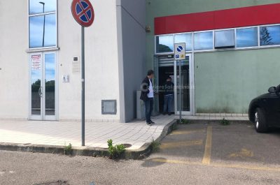 Esplode distributore automatico durante l'allestimento del negozio, grave 23enne - Corriere Salentino