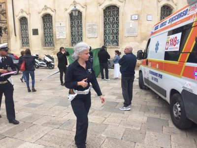 Leghisti aggrediti in Piazza Sant’Oronzo: devastato il gazebo, ferita una minorenne - Corriere Salentino