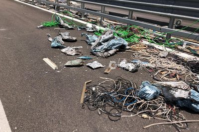 Incidente sulla 101, un tir si ribalta: traffico bloccato sulla statale, tre feriti - Corriere Salentino