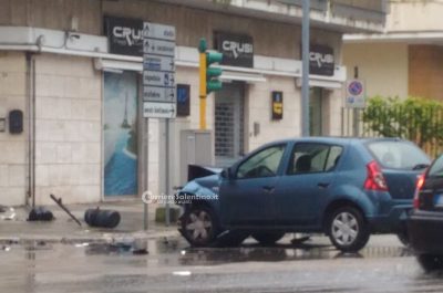 Scontro all'incrocio, paura sulla circonvallazione di Lecce - Corriere Salentino