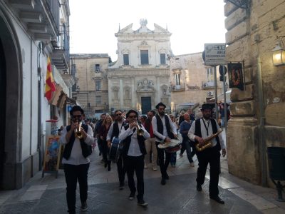 Lo scontro finale, stoccate dai palchi tra i 5 candidati. I due comizi del centrodestra: i fittiani chiudono per conto loro - Corriere Salentino