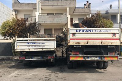 Fiamme nella notte, rogo distrugge due autocarri di impresa edile - Corriere Salentino