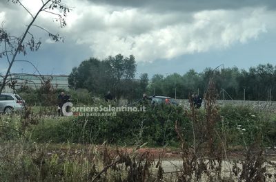 Un mezzo della penitenziaria finisce su un muretto a secco: tre poliziotti contusi. Il Sinappe: “Turni massacranti e stanchezza” - Corriere Salentino