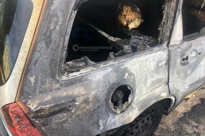 Rogo nella zona 167: distrutte due Smart, danneggiate altre due auto - Corriere Salentino