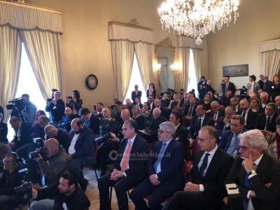 Salvini firma il Patto per la sicurezza urbana e poi avverte: “Porti blindati”. Sul caso Di Gioia: “Sono contento” - Corriere Salentino