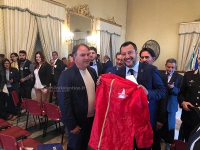 Salvini firma il Patto per la sicurezza urbana e poi avverte: “Porti blindati”. Sul caso Di Gioia: “Sono contento” - Corriere Salentino