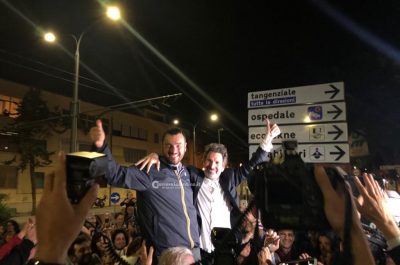 Salvemini e Delli Noci, la vittoria al primo turno che cambia la storia di Lecce: la festa in piazza - Corriere Salentino