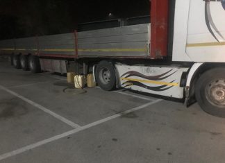 L’autista dorme, loro provano a rubare benzina dal mezzo: messi in fuga dalla vigilanza