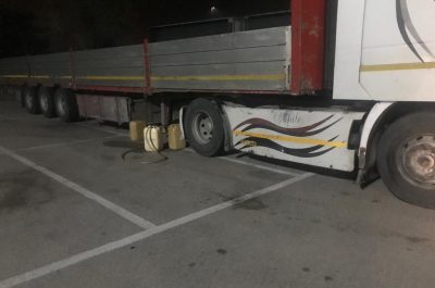 L'autista dorme, loro provano a rubare benzina dal mezzo: messi in fuga dalla vigilanza - Corriere Salentino