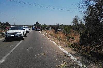 Si ribalta più volte dopo l'uscita di strada e rischia di schiantarsi contro un ulivo: 68enne in ospedale - Corriere Salentino