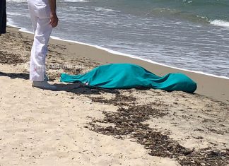 Shock in spiaggia, trovato il cadavere di una donna di 68 anni: è mistero