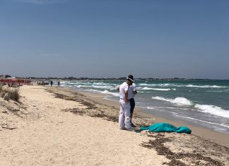 Tragedia a Torre Chianca, muore annegato davanti agli occhi dei bagnanti: inutili i soccorsi