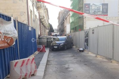 Schianto nel centro di Lecce, auto si ribalta e travolge scooterista: in "codice rosso" al Fazzi - Corriere Salentino