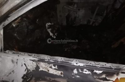 A distanza di un anno altro attentato contro un'intera famiglia, fiamme distruggono tre auto - Corriere Salentino
