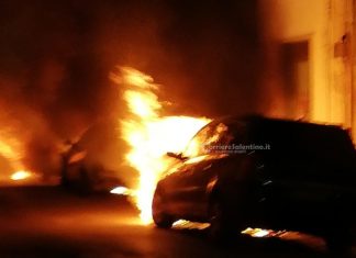 A distanza di un anno altro attentato contro un’intera famiglia, fiamme distruggono tre auto