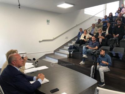 Poli lancia la sfida: “Si dimettano tutti, se ammettono le loro responsabilità. Fitto il più votato dei perdenti: non è stato eletto” - Corriere Salentino
