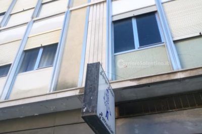 Dal palazzo si staccano pezzi di marmo, tragedia sfiorata alle porte del centro di Lecce - Corriere Salentino