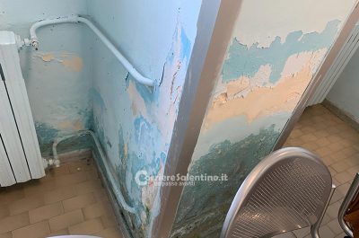 Camera mortuaria del Fazzi, muffe e aria irrespirabile: segnalazioni e proteste ai carabinieri - Corriere Salentino