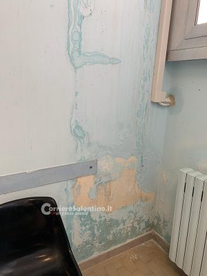 Camera mortuaria del Fazzi, muffe e aria irrespirabile: segnalazioni e proteste ai carabinieri - Corriere Salentino