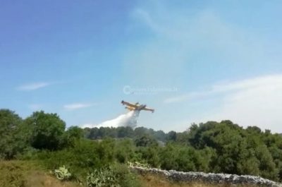Incendi estivi, continua il "tour de force" dei vigili del fuoco: brucia la litoranea tra Castro e S.Cesarea - Corriere Salentino