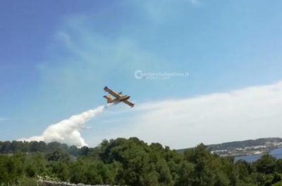 Incendi estivi, continua il "tour de force" dei vigili del fuoco: brucia la litoranea tra Castro e S.Cesarea - Corriere Salentino